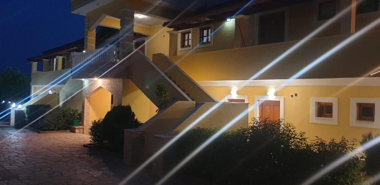 Apart-Hotel Llazari Himare Ngoại thất bức ảnh