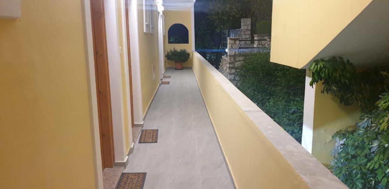 Apart-Hotel Llazari Himare Ngoại thất bức ảnh