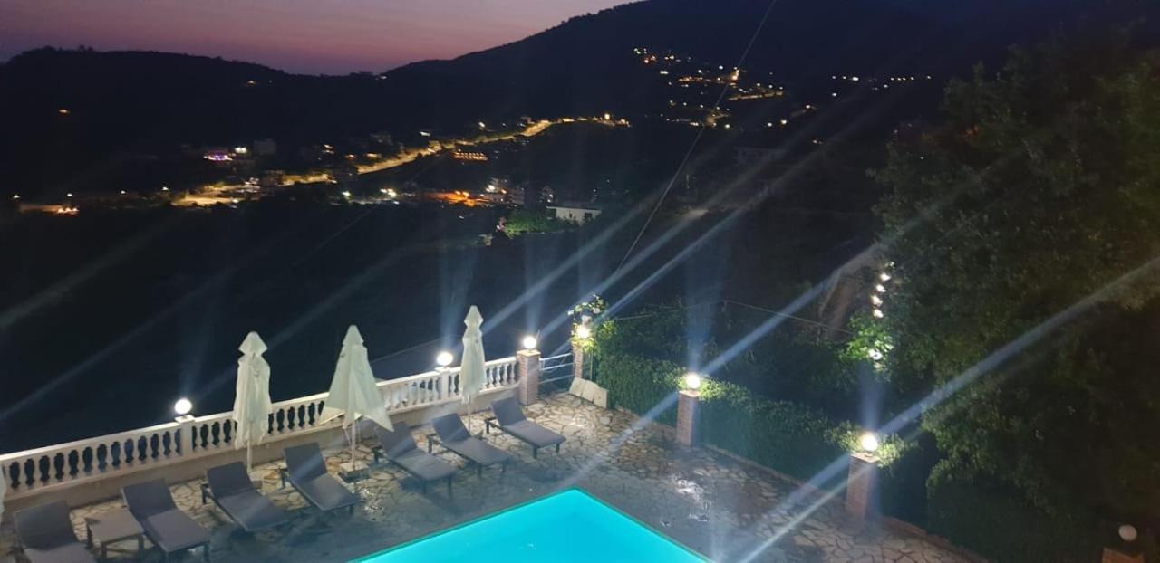 Apart-Hotel Llazari Himare Ngoại thất bức ảnh