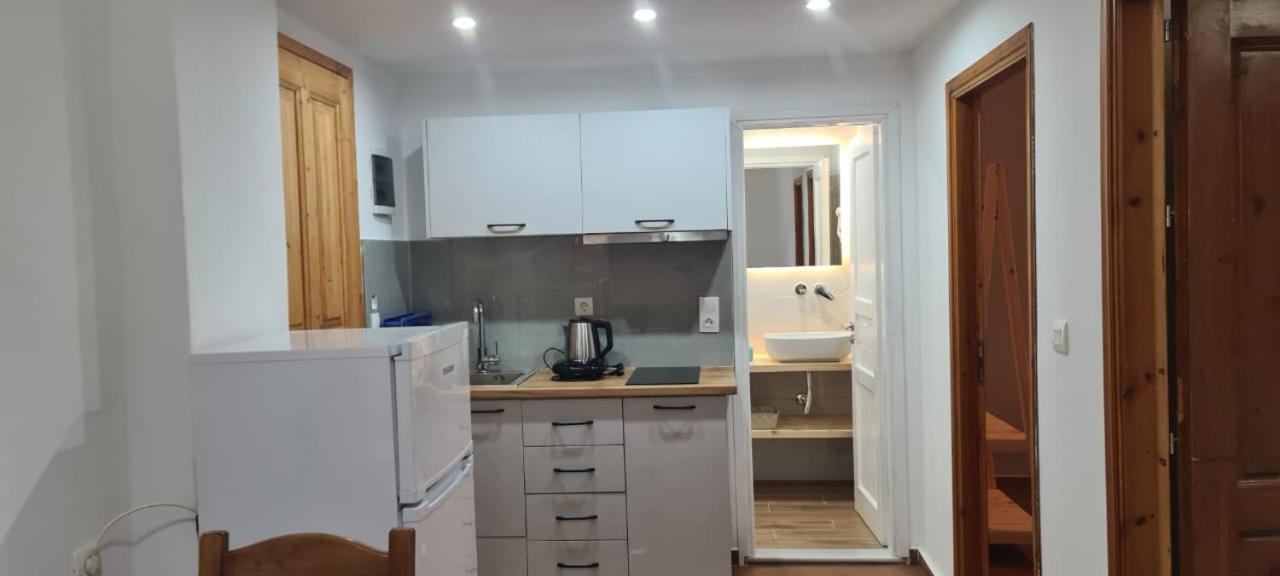 Apart-Hotel Llazari Himare Phòng bức ảnh