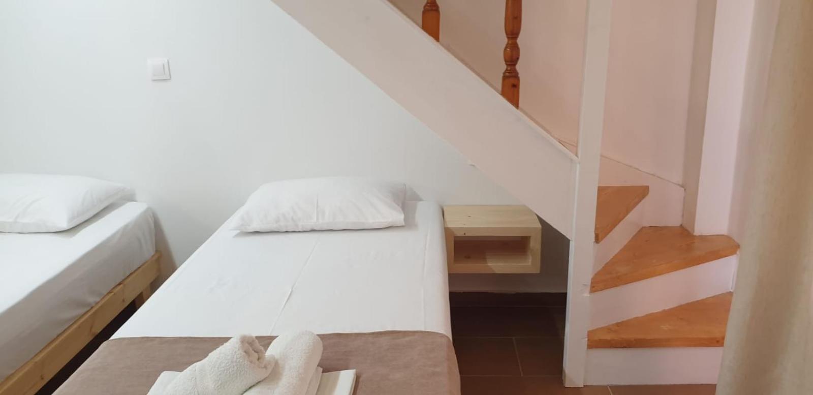 Apart-Hotel Llazari Himare Ngoại thất bức ảnh