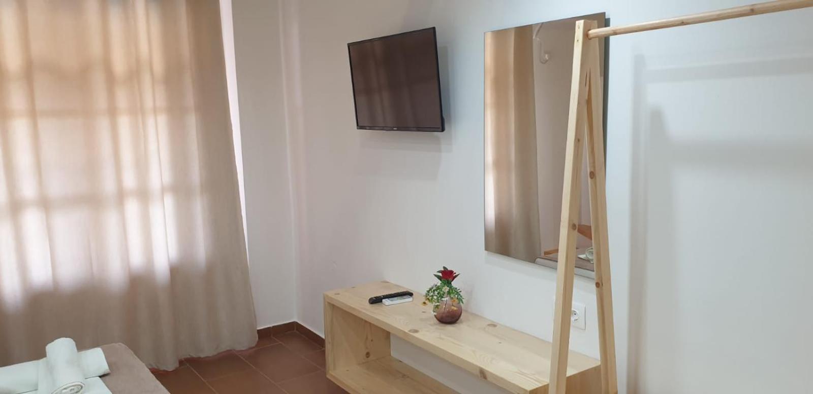Apart-Hotel Llazari Himare Phòng bức ảnh