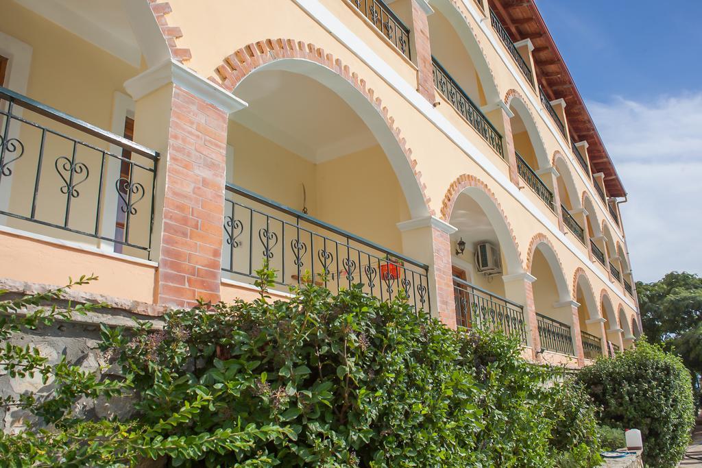 Apart-Hotel Llazari Himare Ngoại thất bức ảnh