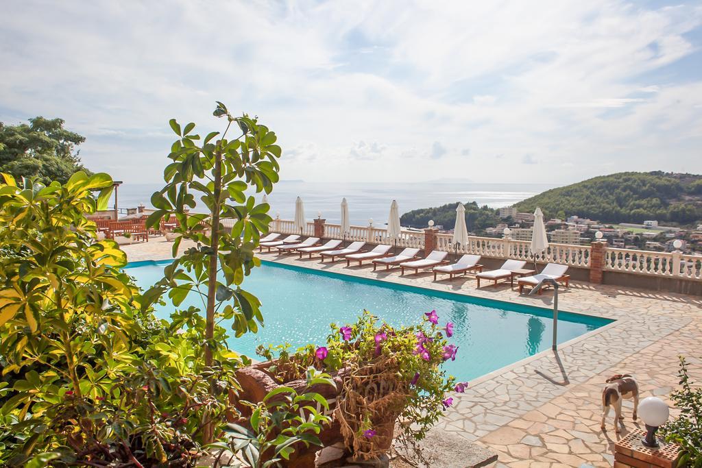 Apart-Hotel Llazari Himare Ngoại thất bức ảnh
